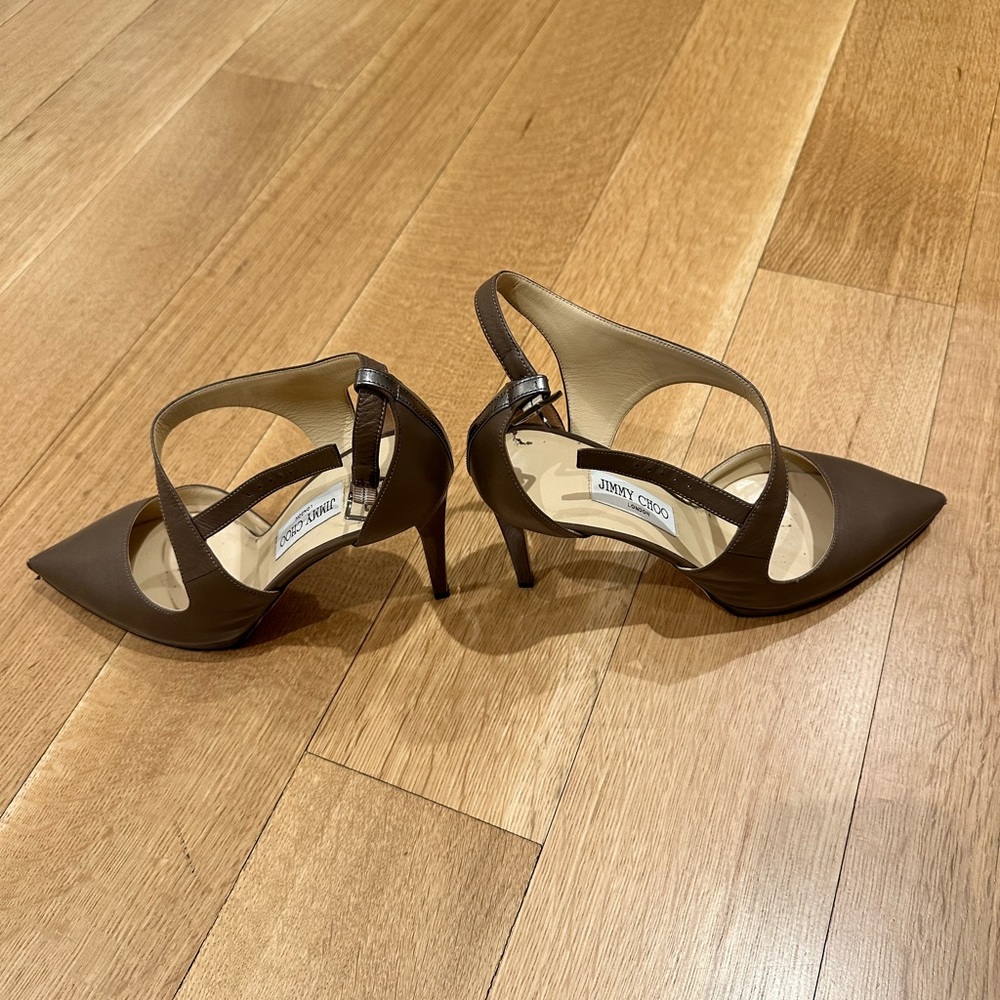 Jimmy Choo pumps gently used size 40.5 - Picture 6 of 7